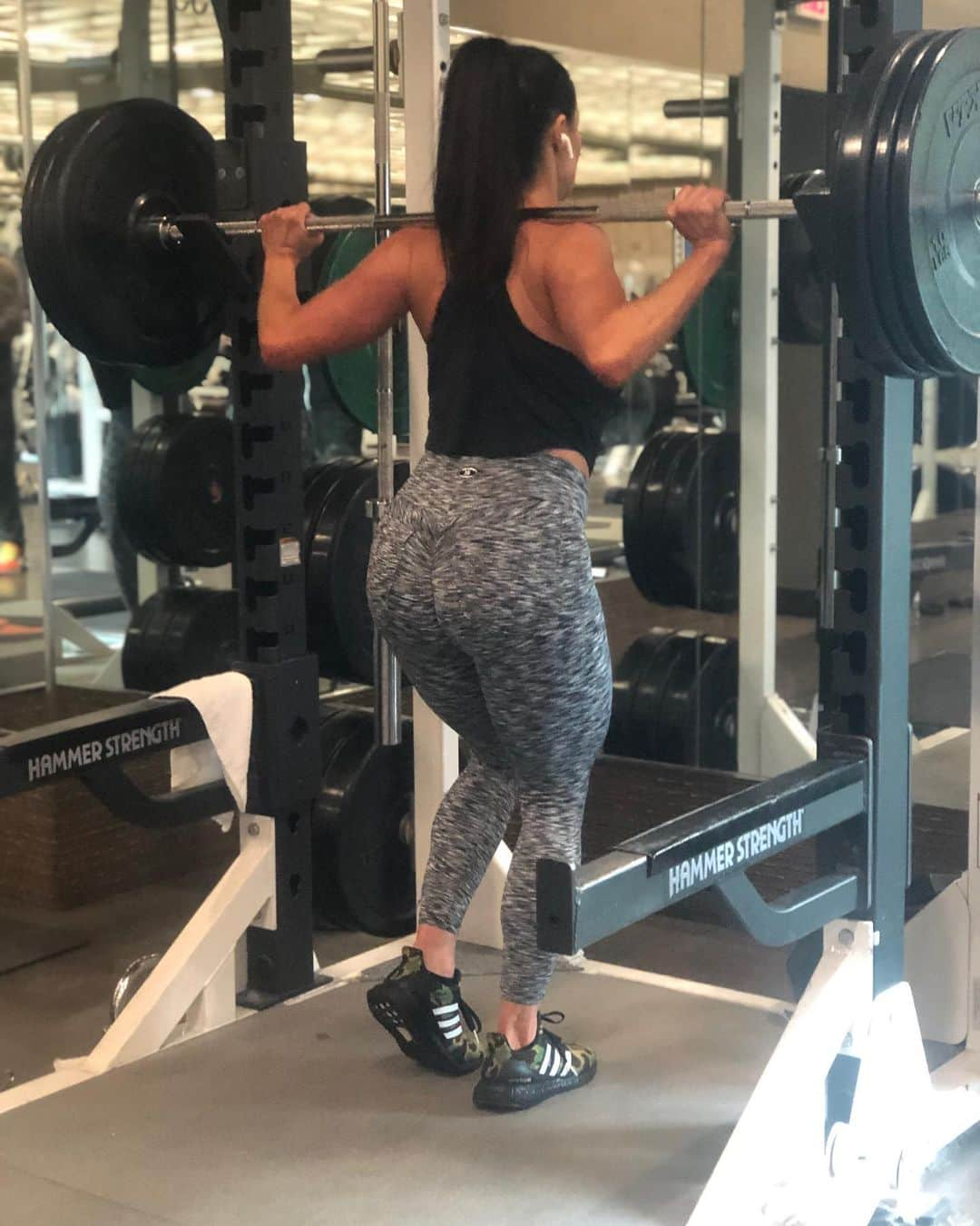 Kendra Lustさんのインスタグラム写真 - (Kendra LustInstagram)「#Legday again x2 a week #growthebooty 🍑 #gymmotivation #squat #girlsthatlift #sexy」8月9日 5時44分 - kendralust