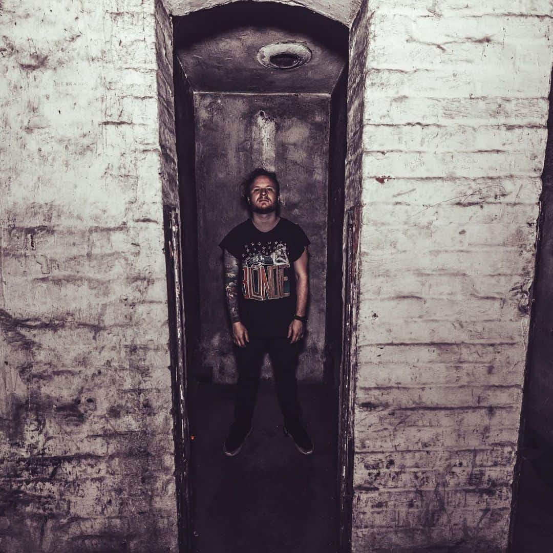 Shinedownさんのインスタグラム写真 - (ShinedownInstagram)「#TBT to when we went on a private night tour of the Ohio State Reformatory while we were in town for @inkcarcerationfestival... Pretty epic! Name the movie(s) that were filmed here... . . 📷 @sanjayparikhphoto #shinedown #inkarcerationfestival #ohiostatereformatory #throwbackthursday #movietrivia」8月9日 5時50分 - shinedown