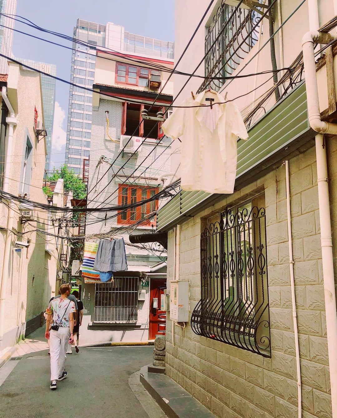 コナー・フランタのインスタグラム：「exploring shanghai 🧧」