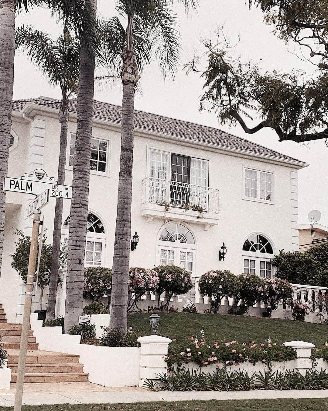 Kelsey Simoneのインスタグラム：「Missing Cali 🌴 old photo from my last visit!」