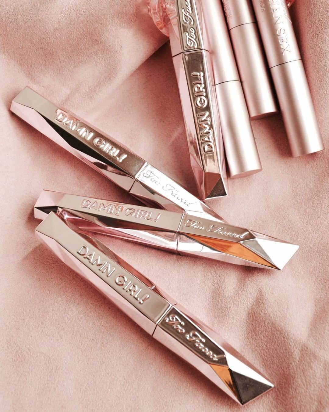 Too Facedさんのインスタグラム写真 - (Too FacedInstagram)「Damn Girl! and Better Than Sex are the ONLY two mascaras you'll ever need! 😉 Which one are you wearing today?👇 #tfdamngirl #betterthansex #toofaced」8月9日 6時00分 - toofaced