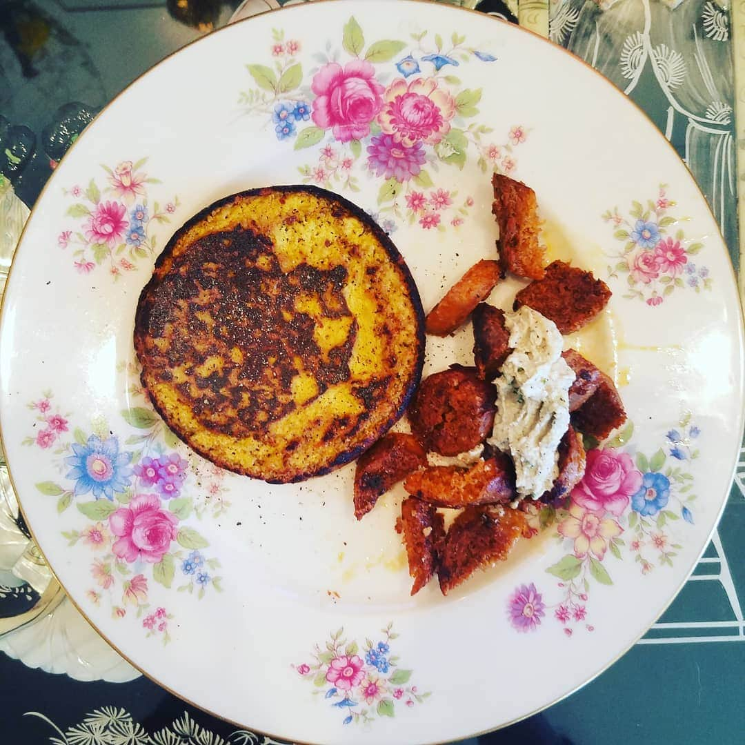 ガソリングラマーさんのインスタグラム写真 - (ガソリングラマーInstagram)「VEGAN EGG FRITTATA + SAUSAGE & HOMEMADE CHEESE 🍳🥚🌭🌿🧀🌶 #GASOLINEKITCHEN ADVENTURES @sperofoods #veganegg #sperowggs #fritattait  @beyondmeat #vegansausage #beyondsausage  @coconutsecretofficial coconut AMINOS  @mountainroseherbs smoked black pepper chili flakes  #vegan #vegansofIG #veganaf #vegansofinstagram #veganfood #whatveganseat #instavegan @gasolineglamour  #gasolineglamour  #beyondmeat  #coconutsecret  #MOUNTAINROSEHERBS  #SPEROFOODS」8月9日 6時04分 - gasolineglamour