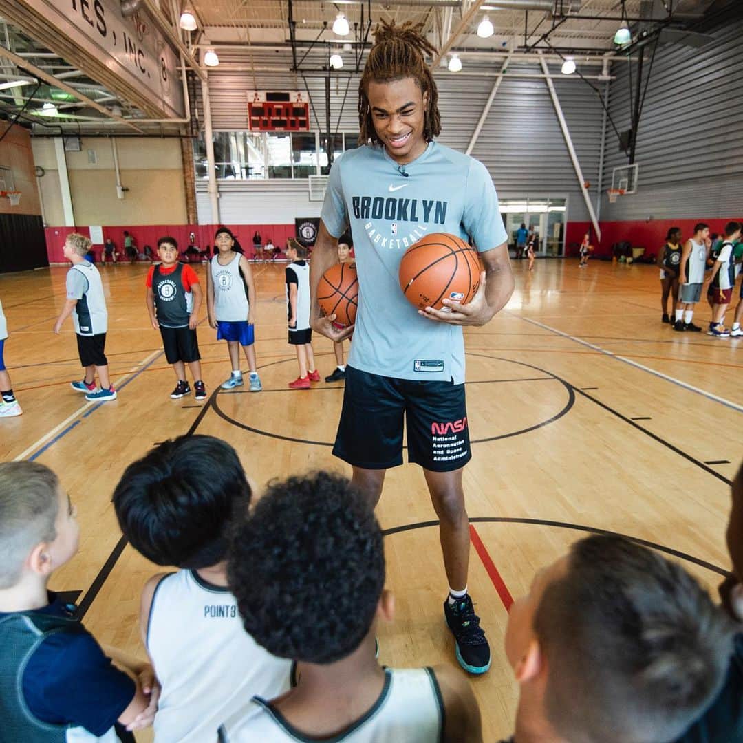 Brooklyn Netsさんのインスタグラム写真 - (Brooklyn NetsInstagram)「📸 @nicolasclaxton making memories at our Basketball Academy camp today」8月9日 6時07分 - brooklynnets