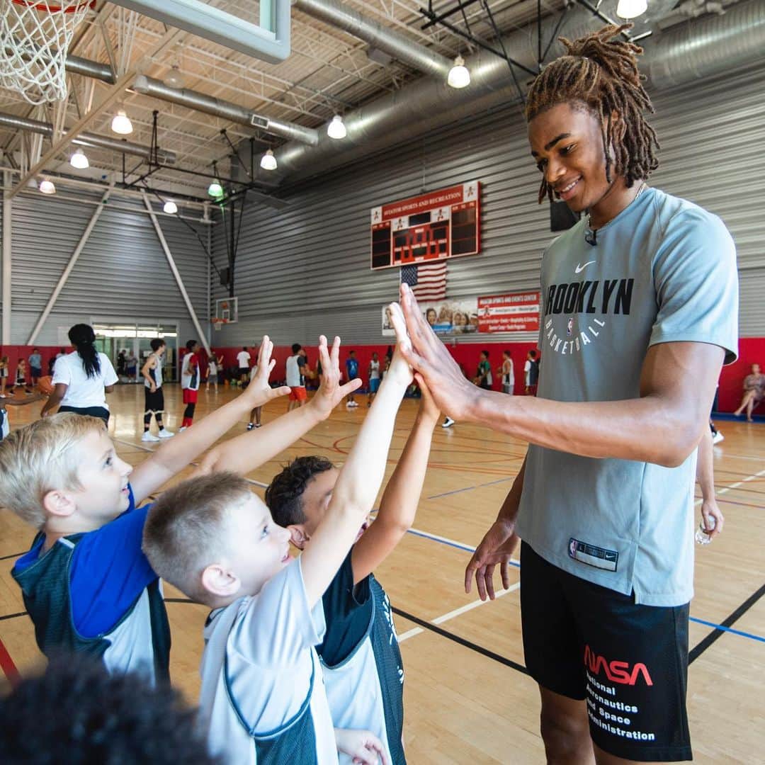 Brooklyn Netsさんのインスタグラム写真 - (Brooklyn NetsInstagram)「📸 @nicolasclaxton making memories at our Basketball Academy camp today」8月9日 6時07分 - brooklynnets