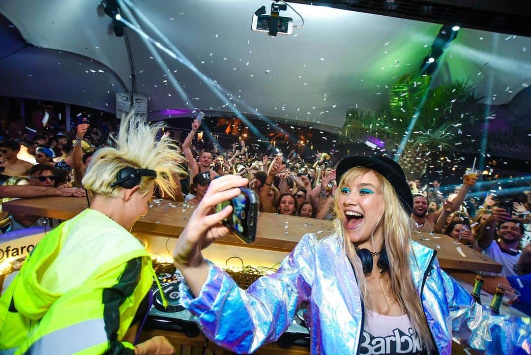 NERVOさんのインスタグラム写真 - (NERVOInstagram)「It’s a confetti dance party 🎉」8月9日 6時12分 - nervomusic
