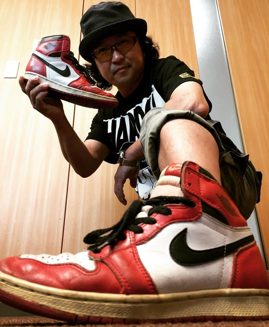 人間椅子さんのインスタグラム写真 - (人間椅子Instagram)「#久しぶりの #キモ撮り  #airjordan #エアジョーダンコレクション #jordan1オリジナル  #スニーカー大好き #スニーカーコレクター #スニーカーおじさん #kimodori #13回目 #本人ノリノリ #オシャレは足元から #ノブスニーカー #ジョーダン好き #スニーカー集め #ナカジマノブ #防湿剤 #吸湿剤 #ジプロック保存」8月9日 6時48分 - ningen_isu