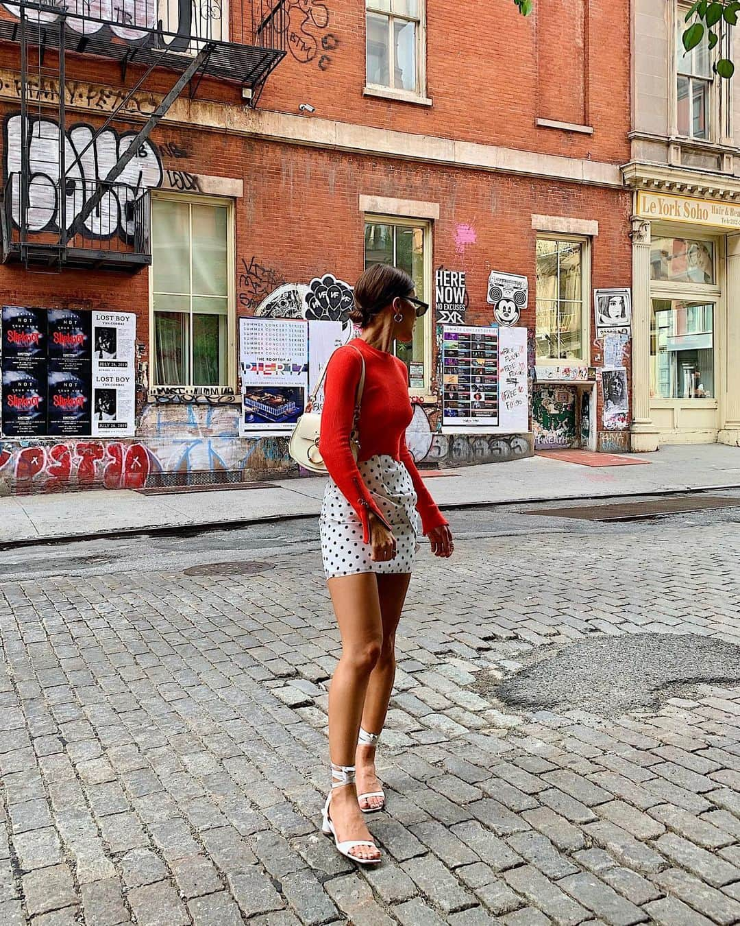 Camila Coelhoさんのインスタグラム写真 - (Camila CoelhoInstagram)「Red and polka dot kinda Thursday ❤️ What’s your favorite color? #ootd ———— Quinta de vermelho e POA! Qual sua cor favorita? #lookdodia」8月9日 6時54分 - camilacoelho