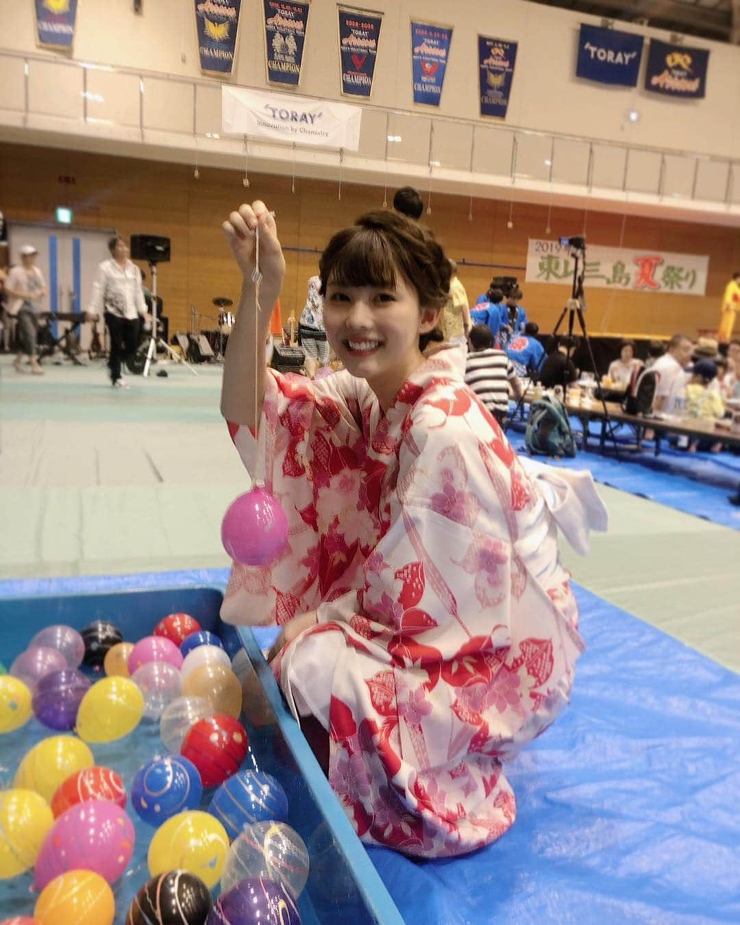 松田紗和さんのインスタグラム写真 - (松田紗和Instagram)「今週は、3日連続で東レの夏祭りに参加させていただきました👘🎈💞 昨日で夏祭りは8箇所目でしたが、各地方それぞれの良さを知れるのが楽しくて、何より東レの方々が暖かく迎えて下さるのがほんとに嬉しくて、いつも帰るのが寂しくなります😢✨ 1日目の愛知県岡崎市では、岡崎警察署の1日警察署長もさせていただきました！！ 東京を離れた数日間、とても濃い時間を過ごさせていただきました！ありがとうございました☺️ . #TORAY#東レ#東レキャンペーンガール #夏祭り#岡崎#瀬田#三島」8月9日 17時53分 - blueeeee.i