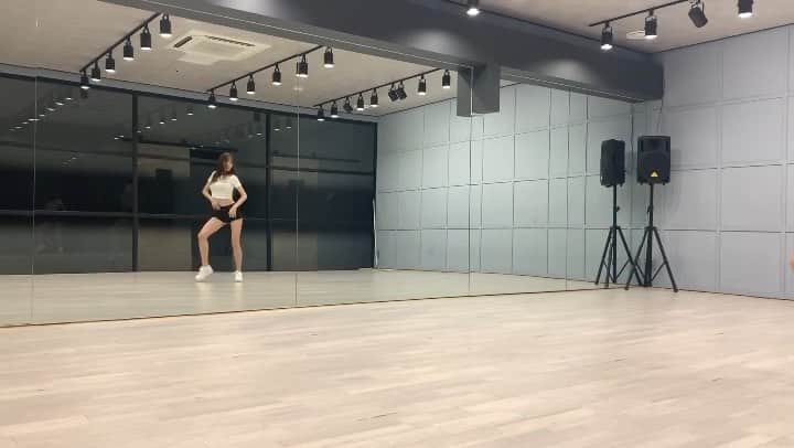 ミンヒ のインスタグラム：「이제 진짜 쉴랭...😵」
