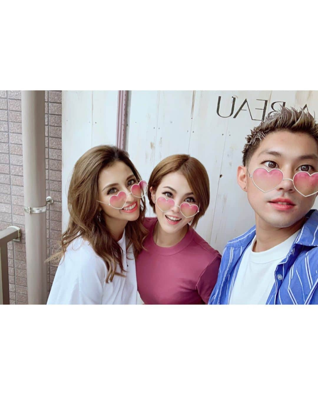 LABEAUさんのインスタグラム写真 - (LABEAUInstagram)「夏到来🌞﻿ ﻿ ハイライトが入っていると﻿ ﻿ 立体感が出てとってもかわいい⤴⤴⤴❣﻿ ﻿ 今回のモデルはサラさんにお願いしました💞🥳✨﻿ ﻿ 3人のお子さんを持つスーパーママさん🤩✨﻿ ﻿ ‪⸜❤︎⸝ @colonias8420‪ ⸜❤︎⸝‬﻿ ﻿ めっっっちゃ楽しい撮影でした🤣📸﻿ ﻿ AW撮影も楽しみです🥳💖﻿ ﻿ 駒込店✃-✁-✃-✁齊藤💁‍♀️💞﻿ ﻿ ﻿ #東京﻿ #大塚﻿ #駒込﻿ #赤羽﻿ #戸田公園﻿ #美容室﻿ #ヘアサロン﻿ #オトナ女子﻿ #トリートメント﻿ #特殊技術﻿ #ブリーチ毛﻿ #ダブルカラー﻿ #グレージュ﻿ #ベージュカラー﻿ #ハイライト﻿ #ハイダメージ﻿ #ダメージレス﻿ #ハイトーン﻿ #ハーフモデル﻿ #ママモデル﻿ #ママコーデ﻿ #撮影モデル﻿ #フリーモデル﻿ #美意識向上委員会﻿ #いいね返し」8月9日 17時50分 - labeau_beauty_group