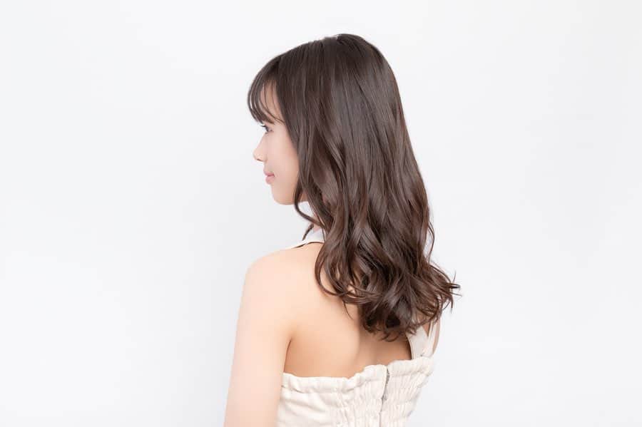 新井舞良さんのインスタグラム写真 - (新井舞良Instagram)「ご報告です☺︎ スタイリングブランド「FUWARIE」のイメージモデルになりました💗  コテやアイロン前に使えば180℃以上の高熱ダメージから髪を守ってくれてスタイリングが1日キープできるアイテム✨  タグ付けした公式Instagramもチェックしてね☺︎ #フワリエ #FUWARIE」8月9日 16時26分 - myra_arai