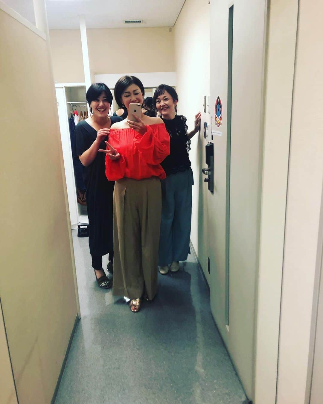 古閑美保さんのインスタグラム写真 - (古閑美保Instagram)「お仕事 #ヘアメイクあいさん #スタイリスト海老原さん @nb.ainobayashi  @yuka_ebifly」8月9日 16時20分 - kogamihokogamiho