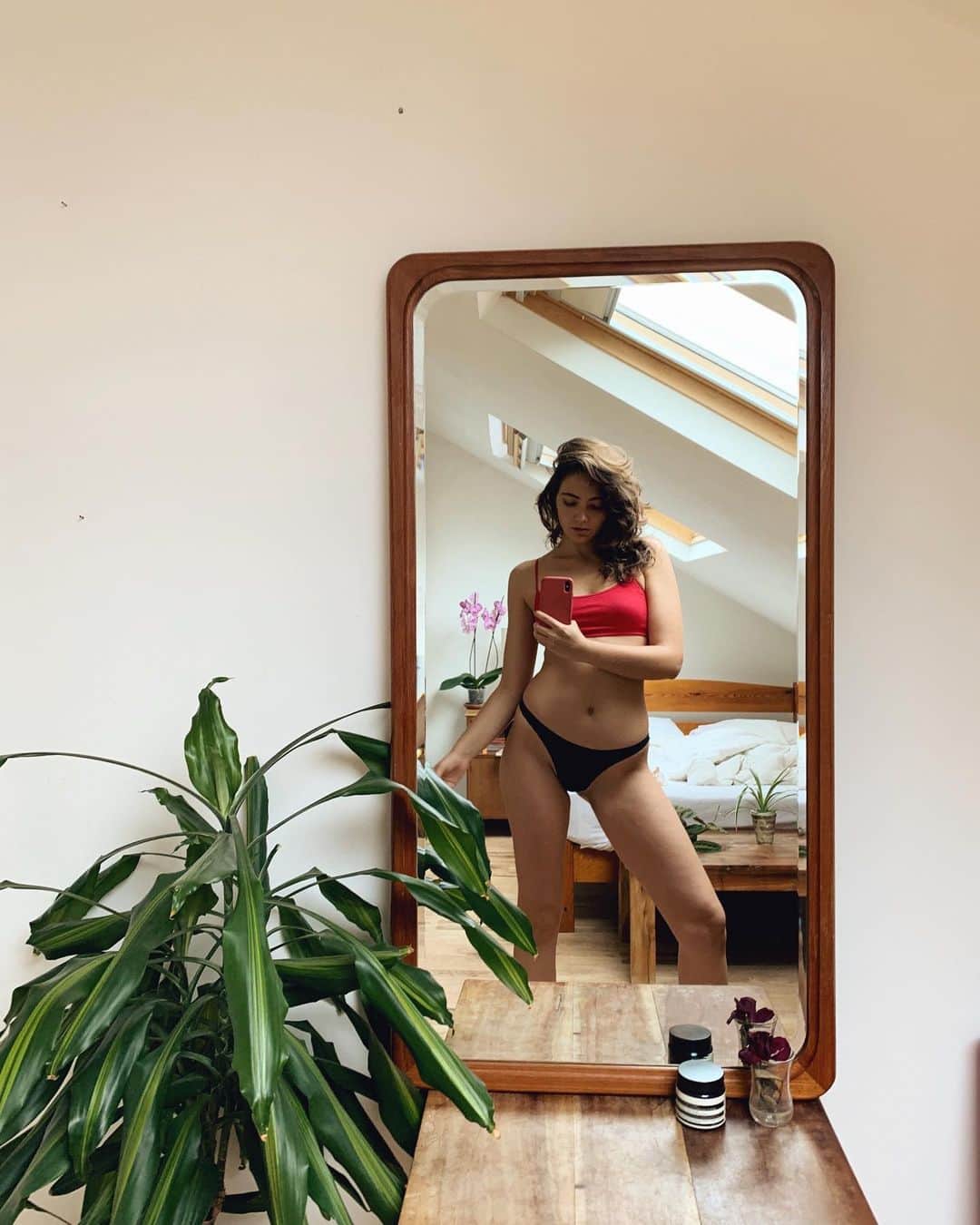 のインスタグラム：「Gotta celebrate dem days when you wake up feelin yourself before anything’s even happened 🤷🏻‍♀️⚡️ #innerspring」