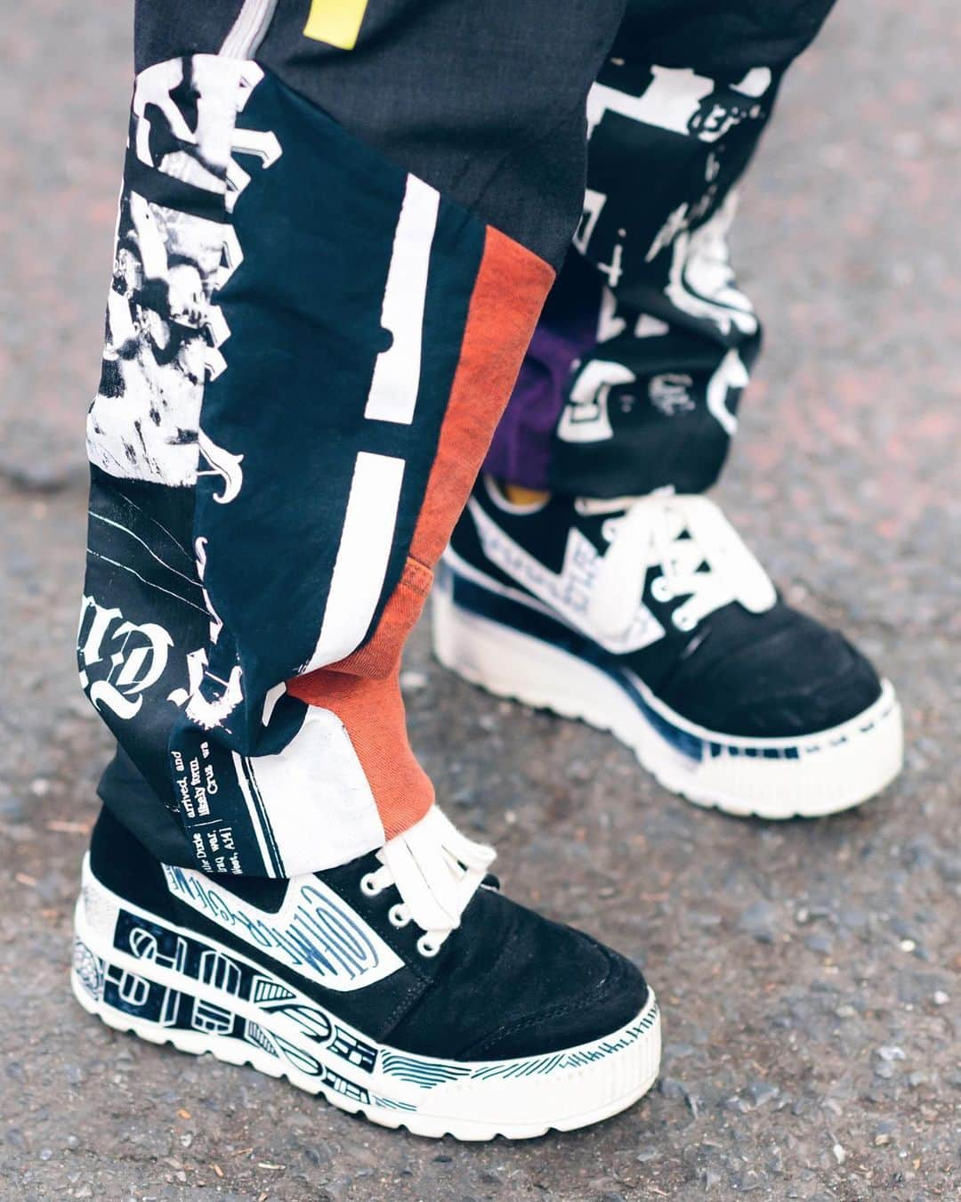 Harajuku Japanさんのインスタグラム写真 - (Harajuku JapanInstagram)「Pink-haired Chibisuke (@cbsk1327) on the street in Harajuku wearing a remake crop top with extra long cutout sleeves, remake pants by the Japanese brand Cote Mer, and platform sneakers.」8月9日 16時21分 - tokyofashion