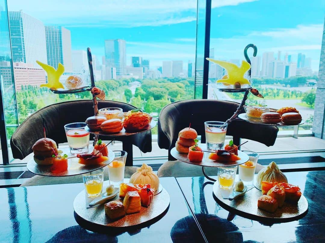 のインスタグラム：「りおちゃんとパレスホテルのアフタヌーンティー❤️ #パレスホテル #パレスホテル東京 #palacehoteltokyo #afternoontea #アフタヌーンティー #映えカフェ #映えスイーツ #丸の内」