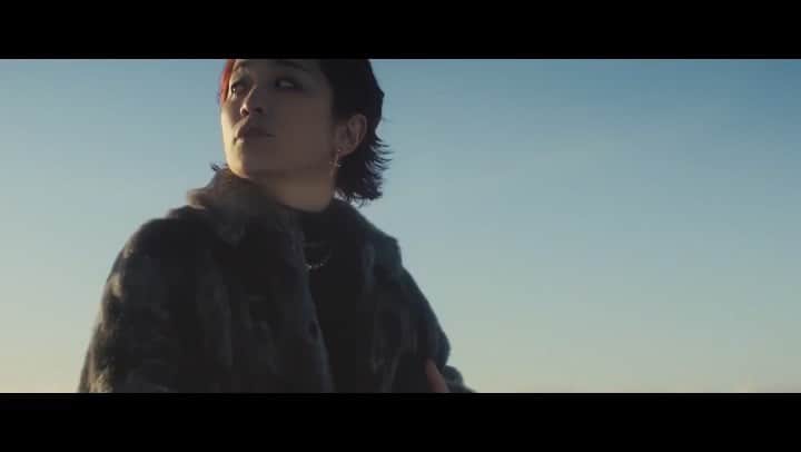 のインスタグラム：「⚡️End of the World ✖︎ Clean Bandit⚡️ . . SEKAI NO OWARIによるグローバルプロジェクトEnd of the WorldがUSツアーやスタジオ作業など3年に渡り交流を続けてきた英エレクトロ・ユニットClean Banditとのコラボ曲「Lost」を全世界リリース！ミュージックビデオが完成しました💫 .  広大で美しいアイスランドの自然の中撮影されたミュージック・ビデオ📹監督は水曜日のカンパネラ、米津玄師、サカナクション等々のミュージックビデオを手掛ける山田智和氏。一面の雪景色の中Fukaseの存在感が際立つ映像をチェック！ . . .  #EndoftheWorld #cleanbandit #lost  #EOTW #EOTWLOST  #fukase#nakajin #saori #DJLOVE #instamusic#newmusic #新曲  #newrelease  #electropop  #artist #popmusic #music #洋楽 #洋楽大好き #洋楽好きな人と繋がりたい #洋楽好き #サマソニ#summersonic #フェス #夏フェス #野外フェス #音楽フェス #山田智和 #アイスランド #ミュージックビデオ」