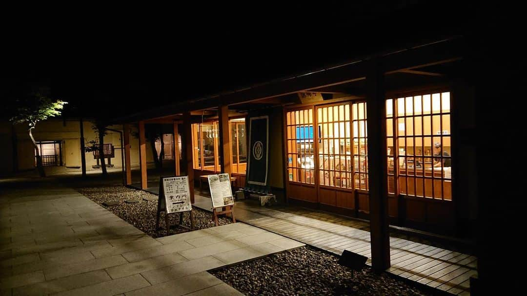 Rediscover Fukushimaさんのインスタグラム写真 - (Rediscover FukushimaInstagram)「If you have the chance to stay the night in Iizaka Onsen town, I really recommend you take a stroll around the town at night. The atmosphere is really something special 🌃」8月9日 16時59分 - rediscoverfukushima