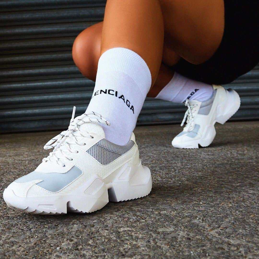 Public Desireさんのインスタグラム写真 - (Public DesireInstagram)「Fresh white 𝑩𝑨𝑫𝑫𝑰𝑬𝑺🙌🏼🔥 Shop 𝑪𝑨𝑺𝑱 NOW ONLY £17.49 Tap to shop hun 👆🏽 #pdbae #lookofthebae  Girl - did you know that ALL of our Lissy Roddy collection is HALF PRICE 👀💸」8月9日 17時00分 - publicdesire