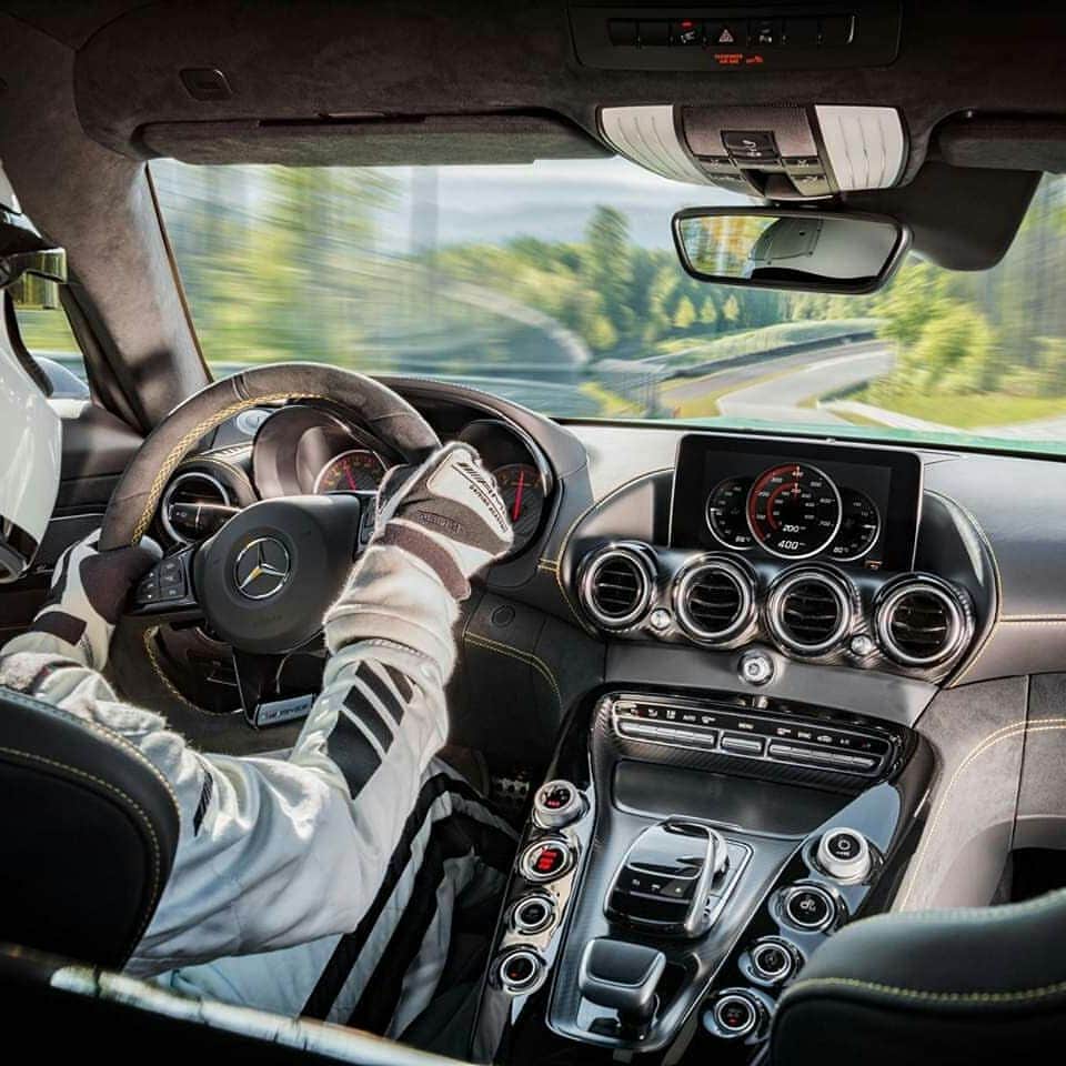 Mercedes-Benz Thailandさんのインスタグラム写真 - (Mercedes-Benz ThailandInstagram)「อีกหนึ่งจุดเด่นของสุดยอดรถสปอร์ต Mercedes-AMG GT R คือระบบควบคุมการเลี้ยวด้วยล้อหลัง AMG rear axle steering ที่ถูกสร้างขึ้นจากเทคโนโลยีในสนามแข่ง ซึ่งล้อหลังจะทำการปรับองศาตามความเร็วเพื่อช่วยรักษาเสถียรภาพของรถให้ไม่เสียการทรงตัวในขณะที่คุณเข้าโค้ง ทำให้คุณควบคุมทิศทางของรถได้อย่างแม่นยำ และปลอดภัยมากยิ่งขึ้น  สัมผัสที่สุดแห่งสมรรถนะของ Mercedes-AMG GT R ได้ที่: www.mercedes-benz.co.th/AMG-GTR  #MercedesAMG #AMG #GTR #MercedesBenzThailand #GTFamily #DrivingPerformance #Power #Passion #Luxury」8月9日 17時05分 - mercedesbenzthailand