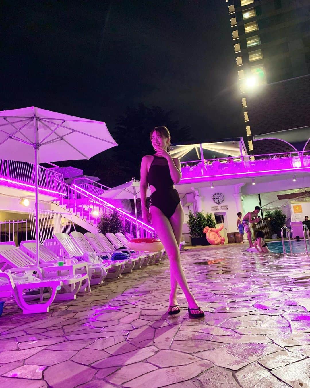 中城あすかさんのインスタグラム写真 - (中城あすかInstagram)「night poolに行ったよ🏖 日差しがなくて良いね！ . 今年買った水着はSNIDELの👙 色も形もかわいすぎ。 . #nightpool #ナイトプール #夏 #summer」8月9日 17時05分 - asukanakajo