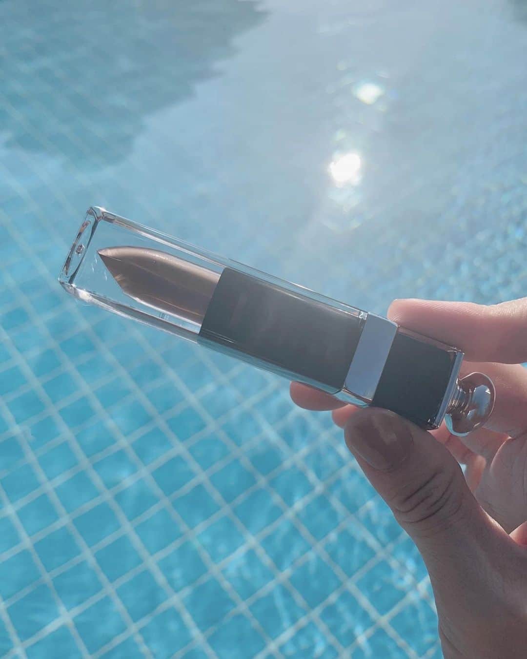 佐川理佳のインスタグラム：「Dior Addict Lacquer Plump no.826 ambitious ブラウンのティントリップって、あんまりなかったからうれし♥︎」