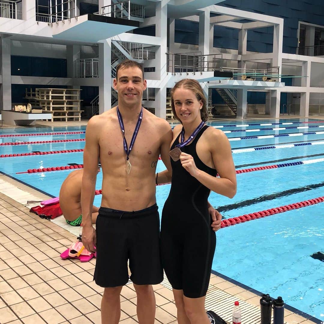 グラント・アーヴァインのインスタグラム：「Don’t we look happy with our medals」