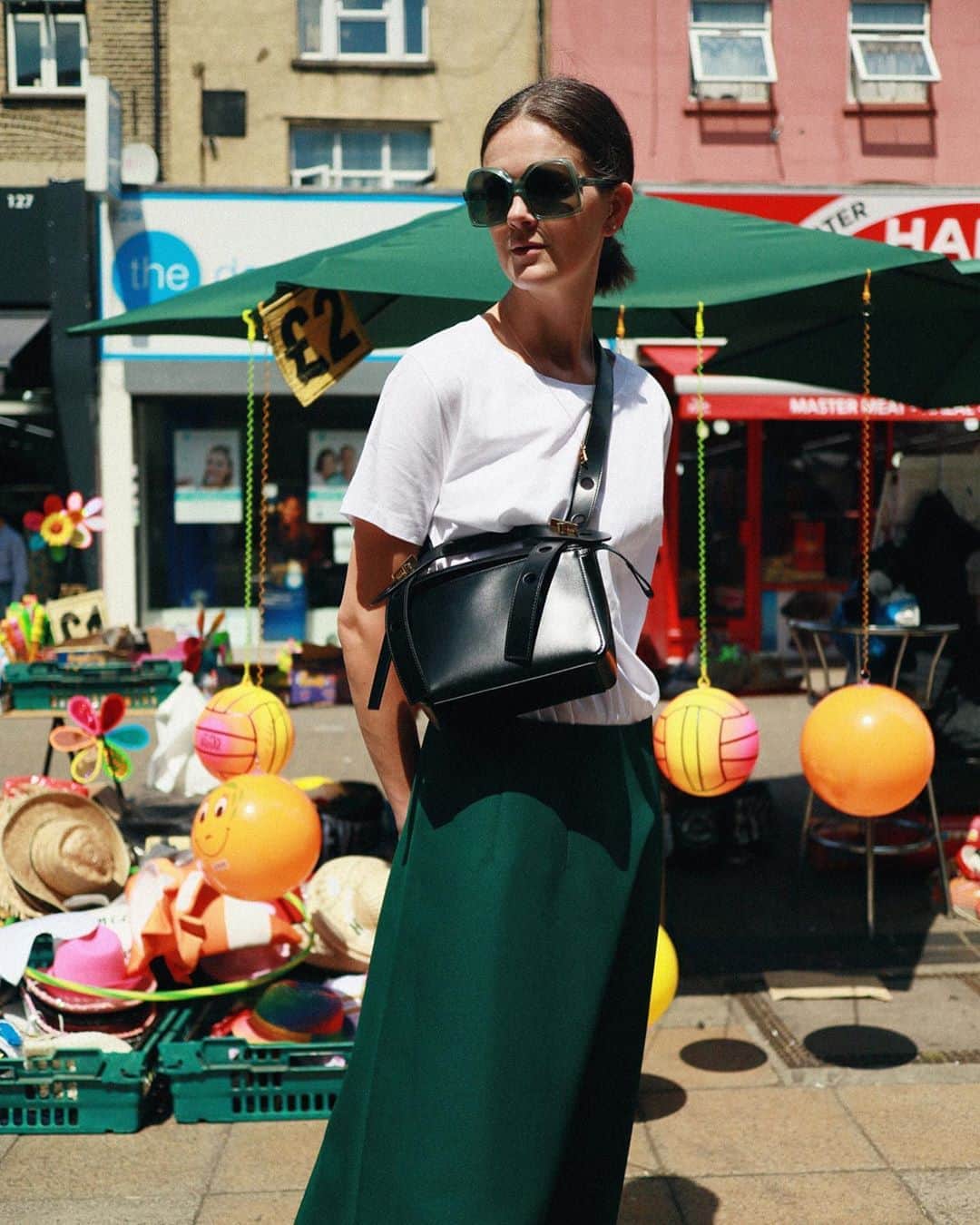 Sophie Hulmeのインスタグラム：「@romillymason browses with The Bolt... 🛒」