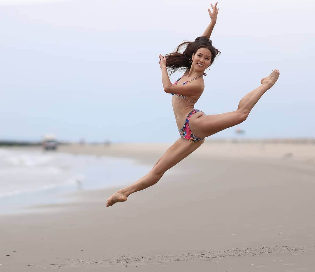 Lily Saito (齊藤莉理)のインスタグラム：「Missing the beach already 😭💙 |📸 @dtufino_photo |」