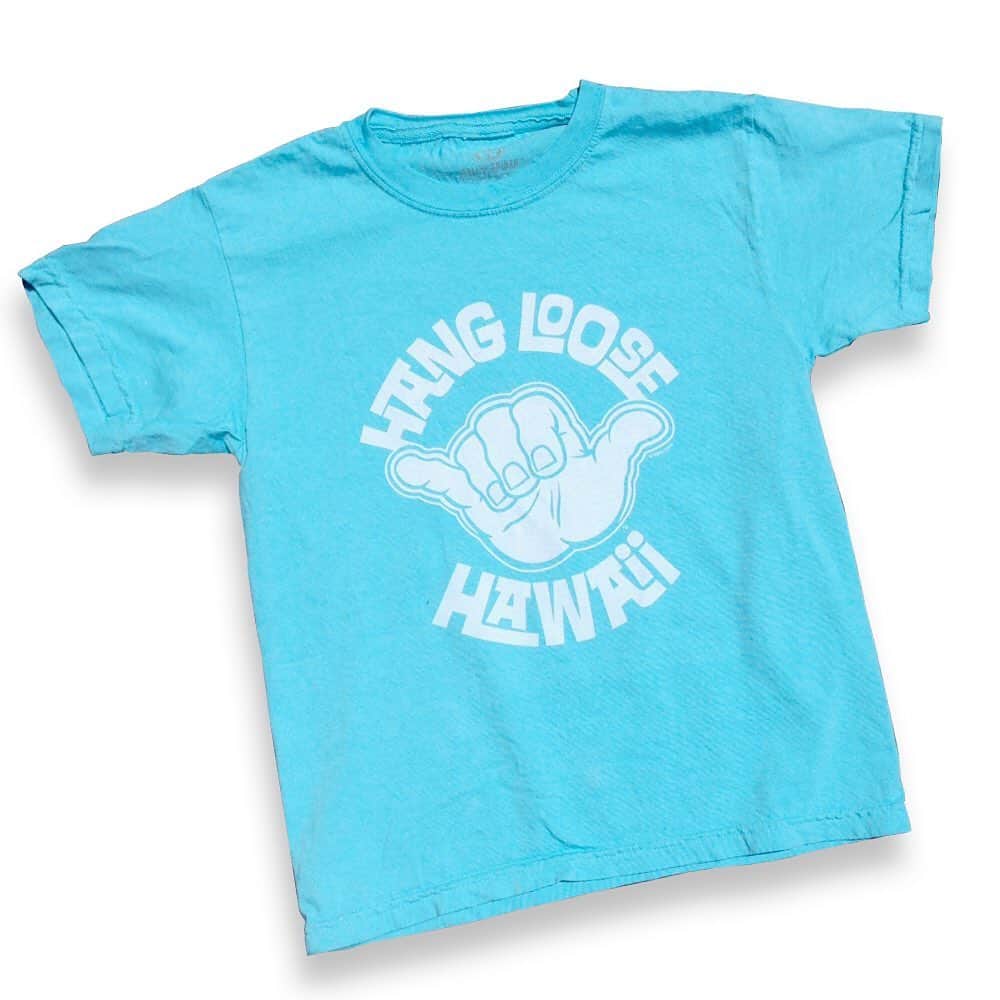 マリブシャツのインスタグラム：「Send the kids back to school with the proper attitude 🤙🏽 Hang Loose Kid's T available online and at all stores 😎」