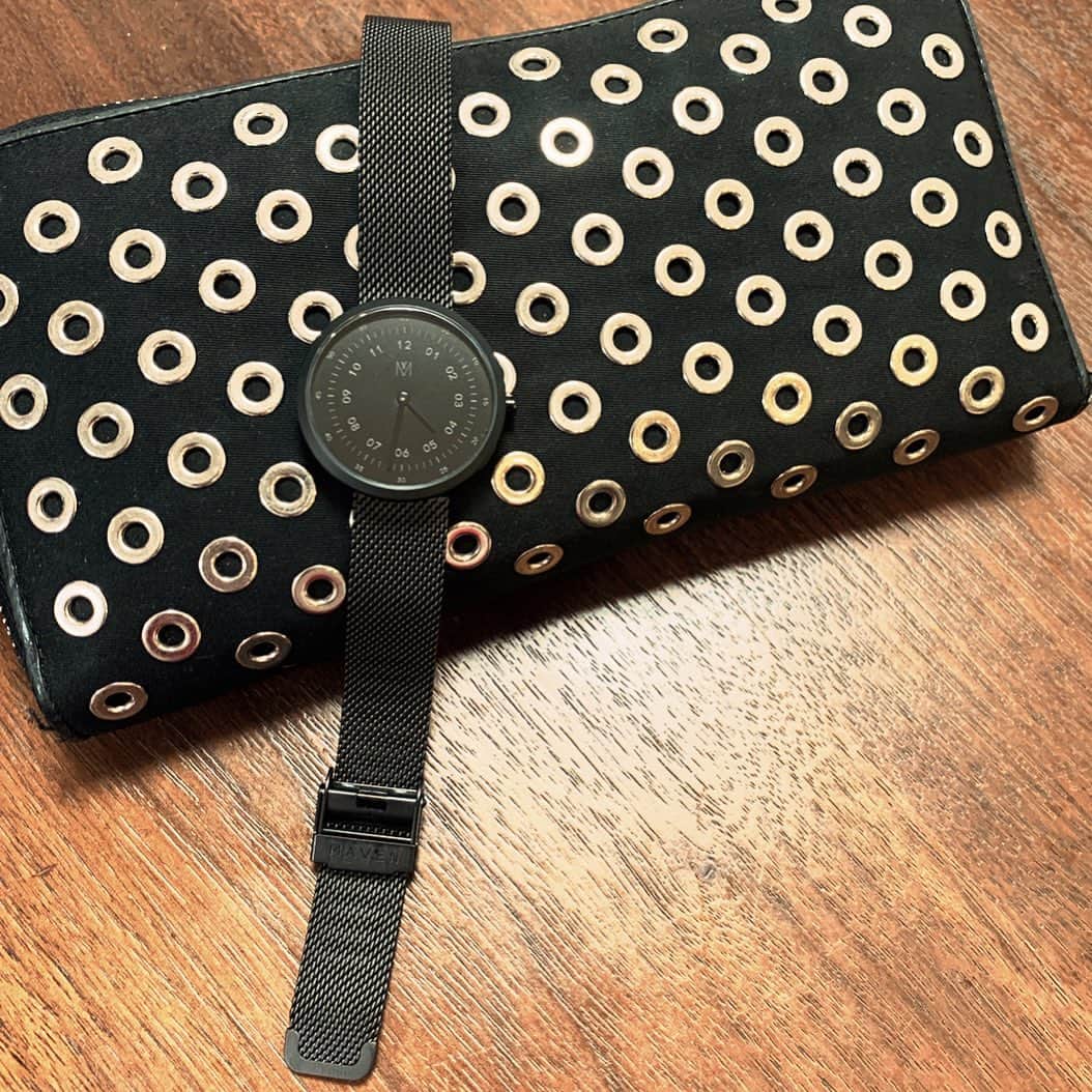 彼方茜香さんのインスタグラム写真 - (彼方茜香Instagram)「mavenwatches♥ オールシーズン用に黒の時計。 文字盤も見やすいから仕事向きなタイプ♪  @mavenjapan SHADOW MESH 34mm http://mavenwatches.jp クーポンコード【ser0723】 ご使用で10パーセントオフになります(^^) #mavenwatches #マベン #マベンウォッチズ #腕時計 #時計 #時計好きな人と繋がりたい  #時計女子」8月9日 9時18分 - serikaochikata
