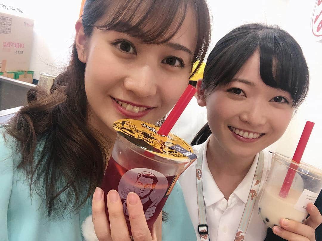 島津咲苗さんのインスタグラム写真 - (島津咲苗Instagram)「おはようございます！ 今朝のコレクルでは、ベトナム流のタピオカドリンクを紹介しました🥤にょろにょろっとしたロングタピオカ、新感覚でクセになりますよ♡  お店の皆さんと、研修で見学に来ていた新人の南雲ちゃんと☺️ #タピオカ #タピオカ好き #ベトナム #ベトナム紅茶 #ロングタピオカ #島津咲苗 #名古屋カフェ #コレクル #ドデスカ #バインミー #マックチャ」8月9日 9時23分 - sanae_shimazu