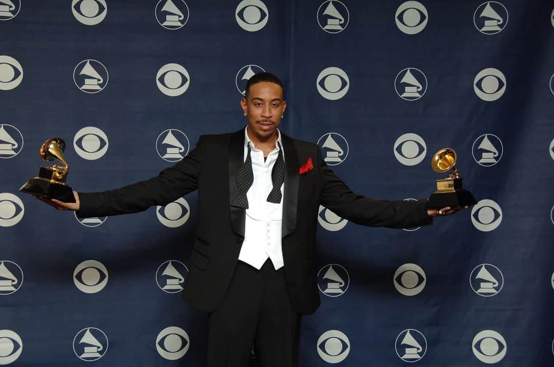The GRAMMYsさんのインスタグラム写真 - (The GRAMMYsInstagram)「It's not everyday you win a couple of #GRAMMYs! ✨🙌 At the 49th GRAMMY Awards in 2007, @Ludacris took two awards, Best Rap Song ("Money Maker") and Best Rap Album ('Release Therapy'). He topped off the night with an incredible performance of "Runaway Love" that included GRAMMY winners @therealmaryjblige and @earthwindandfire. #GRAMMYVault」8月9日 9時38分 - recordingacademy