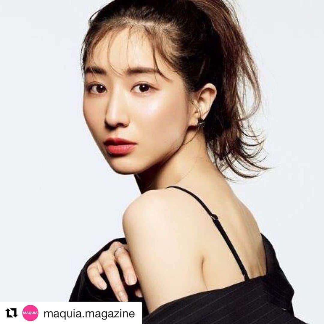 朝日光輝さんのインスタグラム写真 - (朝日光輝Instagram)「MAQUIA 9月号✨  田中みな実ちゃん🤗  #Repost @maquia.magazine with @get_repost ・・・ 【アップグレードした自分に出会える新ルージュ】  ひと塗りでワンランク上の自分になれる、そんな魔法を感じるリキッドルージュが、クレ・ド・ポー ボーテから登場。  鮮やかな発色とうるおい効果が魅力の「クレ・ド・ポー ボーテ ルージュリキッドルミヌ」は、ホイップのような質感でやわらかくなじむ「マット」と、唇にぴたりとフィットして濃密なツヤを叶える「ブリアン」の２種類です。  最近ますます美しさがアップグレードしている田中みな実さんが今回まとったのは、「ルージュリキッドルミヌ マット」の107番（写真2枚目）。鮮烈に染め上げるマットな赤が、クールでカッコいいみな実さんの一面を引き出し、見惚れるような美しさ！  みな実さんご本人も、「この口紅は塗るだけで背筋がピンと伸びて、普段は見せない私の芯の強さを引き出してくれました」と、ルージュの魔法を実感したよう。  新しい自分になりたい、一歩先に進みたいという時に、力をくれる。そんな１本を、あなたもぜひ見つけてみて。（編集ES）  クレ・ド・ポー ボーテ ルージュリキッドルミヌ マット 全８色 各5000円（税抜き）  クレ・ド・ポー ボーテ ルージュリキッドルミヌ ブリアン ８色・直営店限定２色 各5000円（税抜き）  #クレドポーボーテ#cledepeaubeaute#ルージュリキッドルミヌ#リップ#秋新色#田中みな実#マキア#マキアオンライン#MAQUIA#MAQUIAONLINE#PR#撮影#ヘアメイク#リップメイク#美容#美肌#ツヤ肌#ビューティー#beauty #美しい#コスメ#cosme#cosmetics #makeup#ポニーテール#mywork」8月9日 10時02分 - mitsuteru_asahi