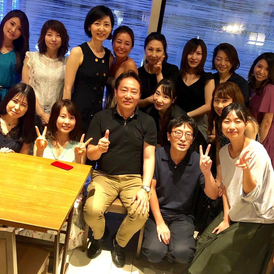黒田愛美さんのインスタグラム写真 - (黒田愛美Instagram)「昨晩は #銀座ソラリアクリニック  納涼会😊 今は月一回だけお手伝いさせて頂いてるけど、ここの #乳歯歯髄幹細胞上清液 は本当にすごい‼️ 加藤先生と古賀先生が益々若返っててびっくりしました😆 #点鼻 でできるのもメリットで、私もやっぱりやろー❣️ こらからきっと更に沢山の人を救えますね✨✨ 色々新しい情報も知れてよかった✨ 久々の小籠包→カラオケ🎤も楽しかった😄 #美容アンチエイジング専門医  #黒田愛美」8月9日 9時54分 - kurodaaimi