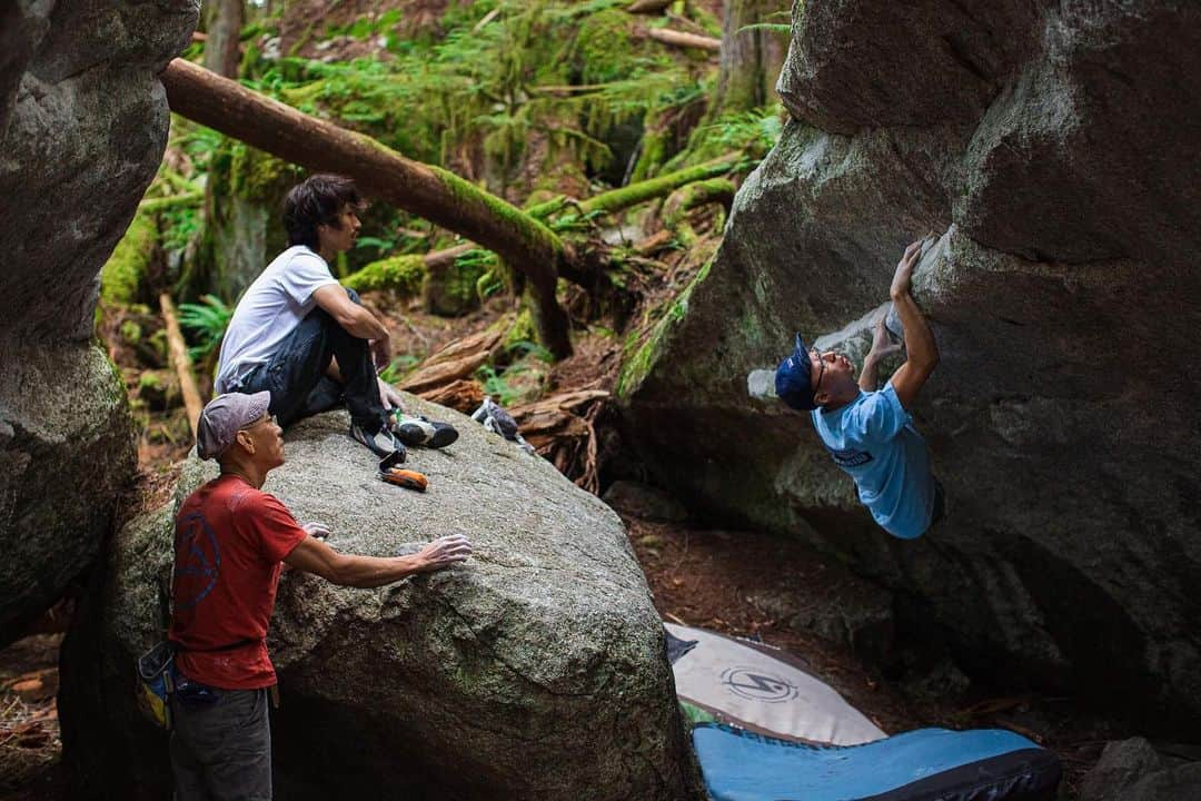 安間佐千さんのインスタグラム写真 - (安間佐千Instagram)「I met a Japanese guy @tempeiphotography  who is working as a pro photographer in Squamish. He let us stay at his house and showed us around. We had a good time! I appreciate for your hospitality🙏Good luck for Lotus Flower Tower!  スコーミッシュに住むプロカメラマン、竹内天平さんと、みなこさんにお逢いした。ご自宅に泊まらせていただき、スコーミッシュをあちこち案内していただきました。豊かなホスピタリティに心から感謝します😌🙏ロータスフラワータワー、気をつけて行ってきてください！  Photo by @tempeiphotography  @adidasterrex @petzl_official @fiveten_official @koimai0725 @field_channel」8月9日 9時58分 - sachiamma