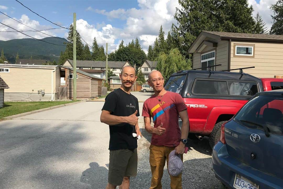 安間佐千さんのインスタグラム写真 - (安間佐千Instagram)「I met a Japanese guy @tempeiphotography  who is working as a pro photographer in Squamish. He let us stay at his house and showed us around. We had a good time! I appreciate for your hospitality🙏Good luck for Lotus Flower Tower!  スコーミッシュに住むプロカメラマン、竹内天平さんと、みなこさんにお逢いした。ご自宅に泊まらせていただき、スコーミッシュをあちこち案内していただきました。豊かなホスピタリティに心から感謝します😌🙏ロータスフラワータワー、気をつけて行ってきてください！  Photo by @tempeiphotography  @adidasterrex @petzl_official @fiveten_official @koimai0725 @field_channel」8月9日 9時58分 - sachiamma