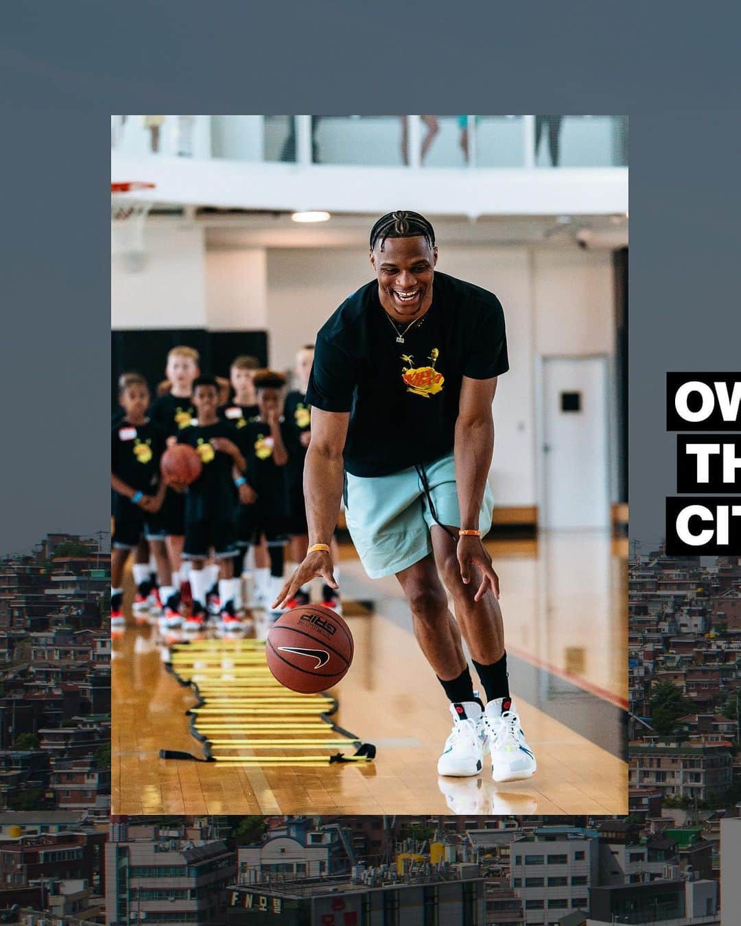 Jordanさんのインスタグラム写真 - (JordanInstagram)「@Russwest44 showed the kids how to own their city on his #WhyNot Tour in Asia.」8月9日 10時13分 - jumpman23