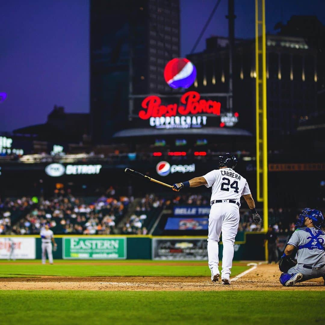 デトロイト・タイガースさんのインスタグラム写真 - (デトロイト・タイガースInstagram)「Keep reading for Miggy Milestones: Career home run No. 473, tying him with Carlos Delgado for 33rd place in MLB history. Career hit 2,781, tying him with Ken Griffey Jr. for 52nd place on the MLB all-time hits list. #MotorOn」8月9日 10時32分 - tigers