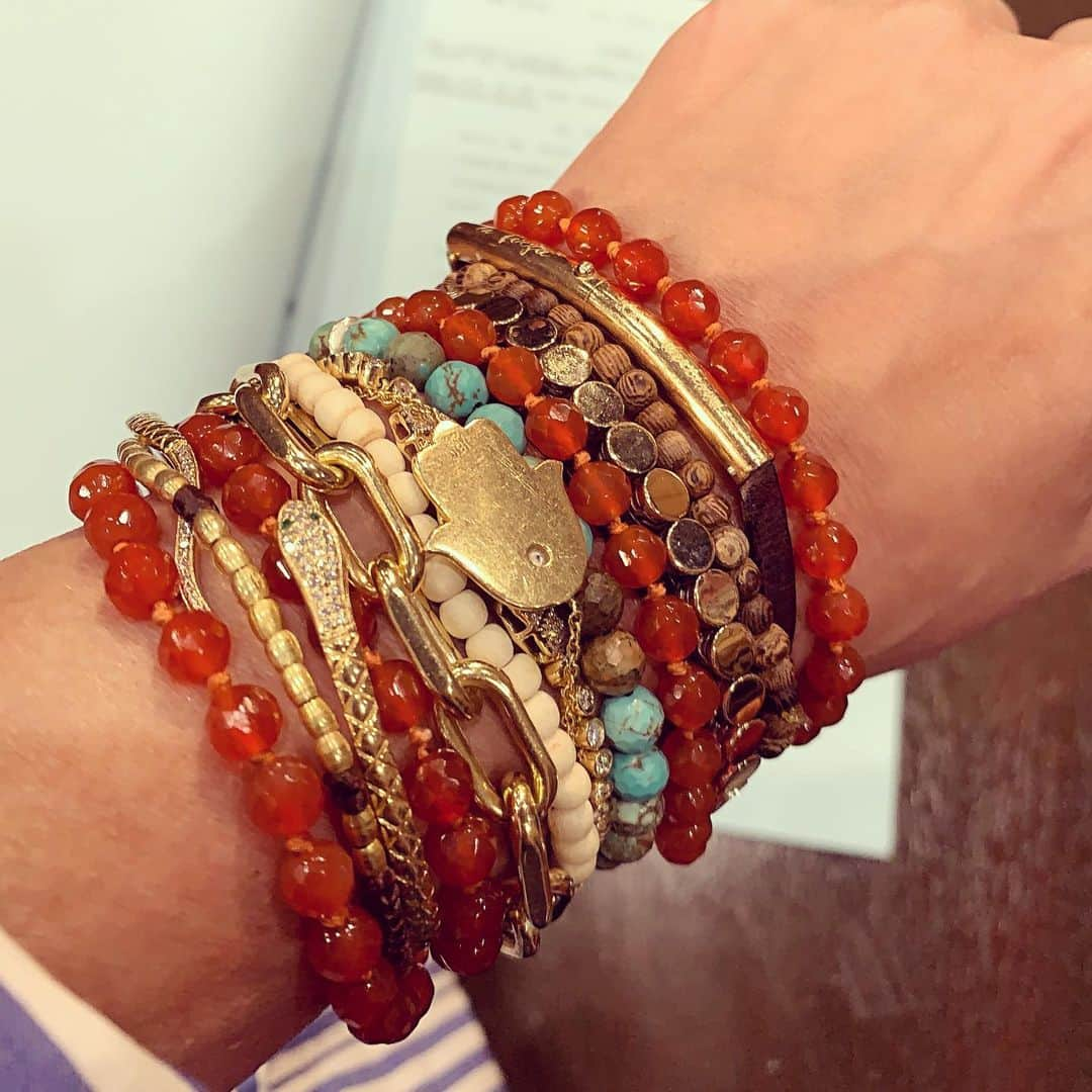 デブラ・メッシングさんのインスタグラム写真 - (デブラ・メッシングInstagram)「Today’s EPIC stack! #stackemup #braceletstacks #jewelryporn」8月9日 10時49分 - therealdebramessing