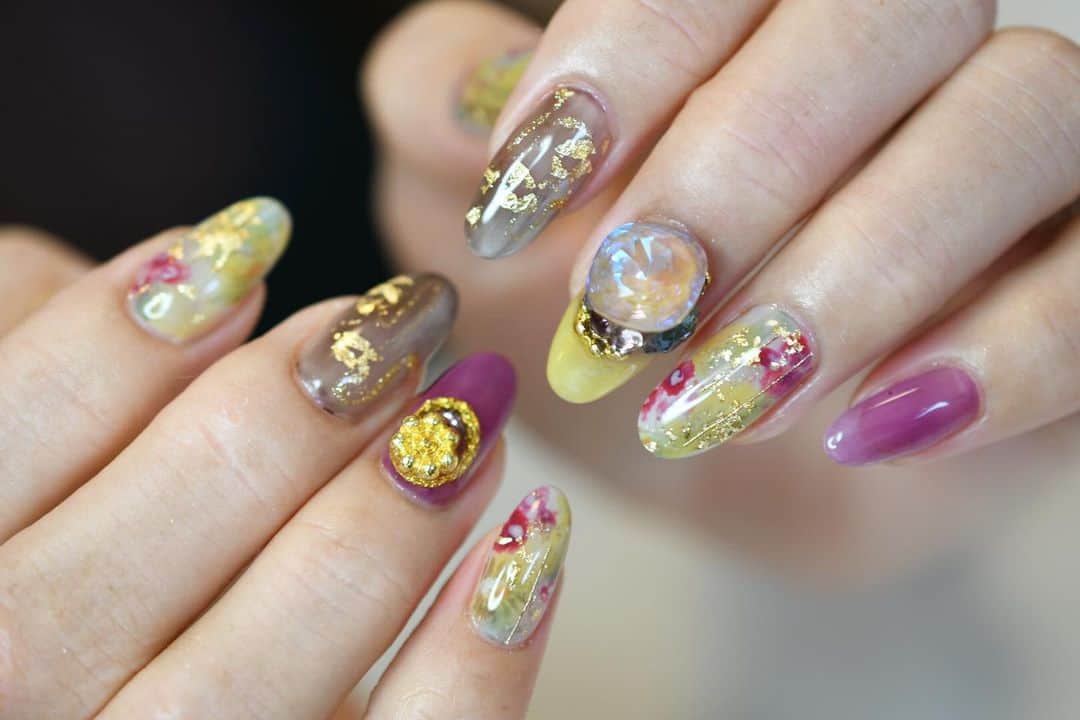 Yuka Maeda ::manicurelistのインスタグラム：「#クリムトネイル  #クリムト展 #行きたい #ゴールド好き  大阪市北区 梅田.中崎町.駅から徒歩7分🚶‍♀️ CADENAS nail eyelash  マツエクアカウント @cadenaseyelash LINE:@ cadenas 🆔検索🙋‍♀️ tel:06-4792-8617. cadenas.nail@gmail.com. . #ネイル #ネイルアート #ネイルデザイン #梅田ネイルサロン  #堂山町ネイル #大人ネイル  #フィルイン #ジェルネイル #nails  #nailart #instagood #大阪ネイルサロン #ジェルデザイン #cadenas #夏ネイル #fashion #smile #love #美甲 #happy #newnails #loveit #cadenasnail」