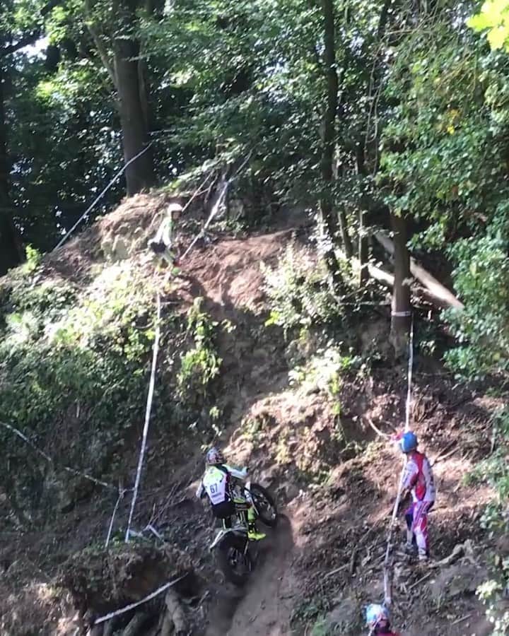 レッドブルのインスタグラム：「the back wheel bounces at the top had us in SWEATS 😅 🏃‍♂️ @adamraga #redbull #redbullmotorsports #motorsports #trialsbike #trials」