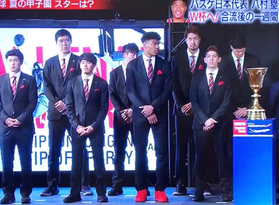 タケオ キクチさんのインスタグラム写真 - (タケオ キクチInstagram)「提供したスーツを纏い壇上した、精悍なAkatsuki Fiveの選手たち。﻿ TAKEO KIKUCHIは、男子バスケットボール日本代表オフィシャルスーツパートナーとして、世界の桧舞台で戦う選手をサポートします。﻿ #TAKEOKIKUCHI #タケオキクチ #AkatsukiFive #アカツキファイブ #スポーツウォッチャー #TAKEOKIKUCHIは男子バスケットボール日本代表のオフィシャルスーツパートナーです」8月9日 11時02分 - takeokikuchi_official