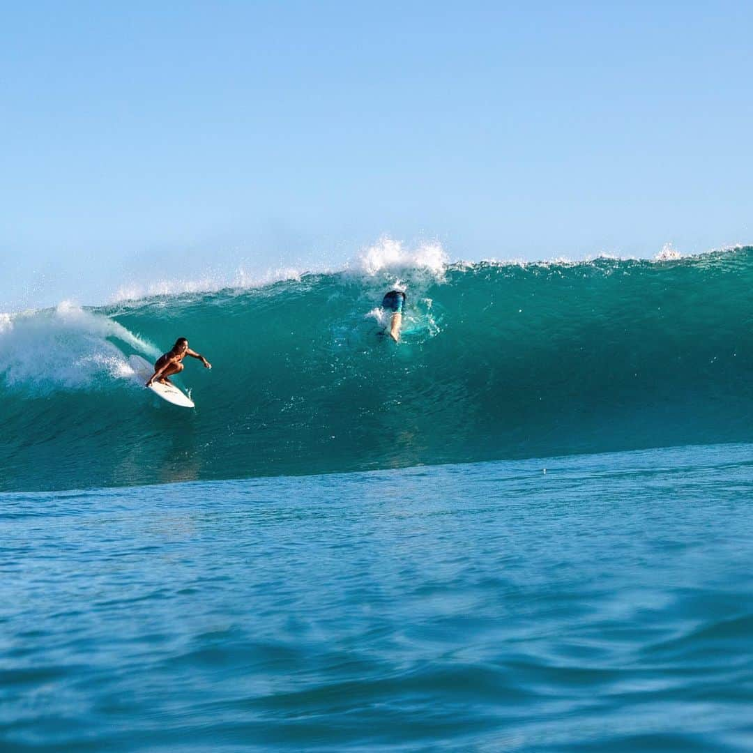 ケリア・モニーツさんのインスタグラム写真 - (ケリア・モニーツInstagram)「🐉 Someone commented on my photo the other day saying something like “Longborders are such snakes”  1. Please don’t call me “long boarder” my name is Sister. 2. My daddy says I can catch any wave I want when I’m home. (For those that have a problem with that contact him toll free  at 1-800- MONIZ) 3. I enjoy sharing so drop in on me anytime you want..... just hope one of my brothers don’t catch ya 🤪hahahaha 4. Just cause the oceans salty doesn’t mean you should be, we are blessed to be surfers, all of us. RELAX AND ENJOY!!! 🧡 pc: @tony_heff」8月9日 11時03分 - keliamoniz