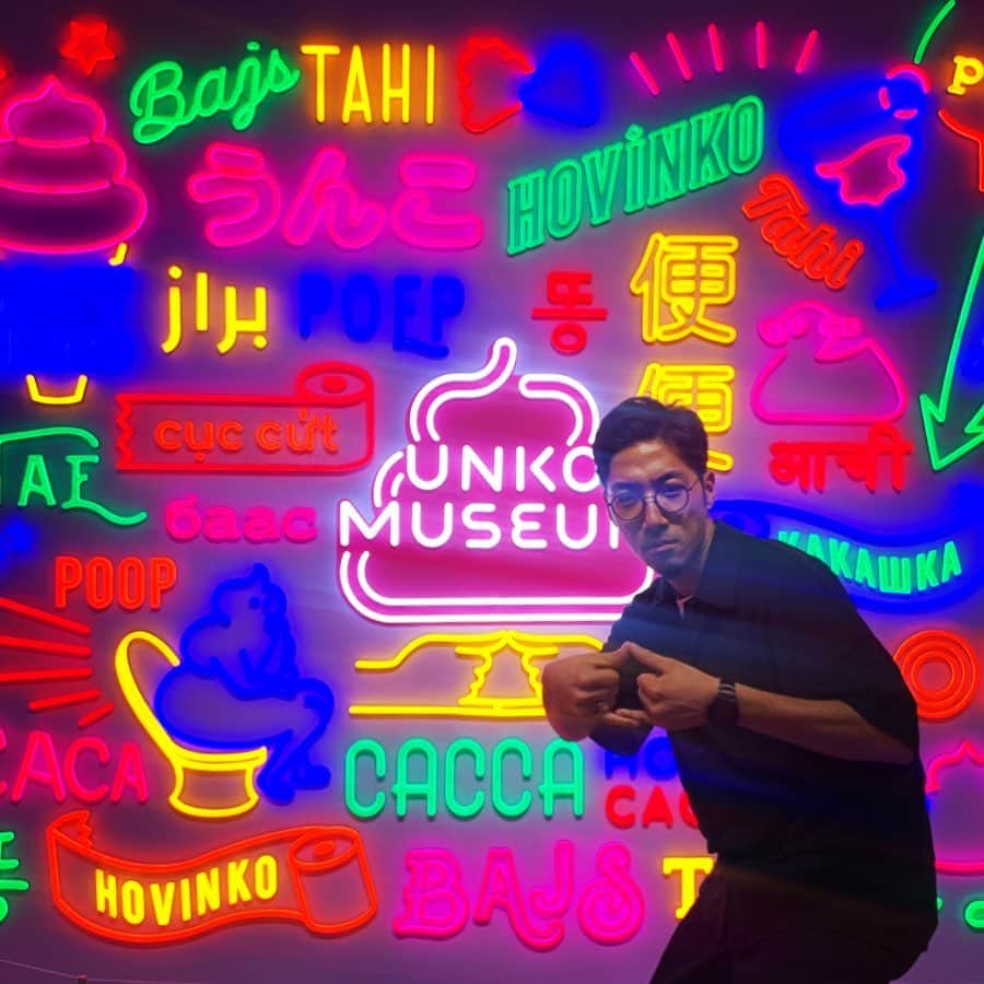 のインスタグラム：「8/9よりお台場ダイバーシティでのうんこミュージアム東京に"生きる・愛する・うんこする"という楽曲を提供させていただいております。今のところ会場しか聞けないトラックとなってます。うんこと世界平和について歌った楽曲となっております。ぜひ遊びに行ってみてくださいね〜」