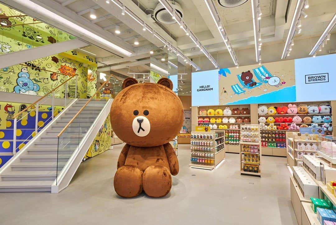 LINE FRIENDSさんのインスタグラム写真 - (LINE FRIENDSInstagram)「Welcome to #LINEFRIENDSSTORE #GANGNAM, Please enjoy! 🎉  Grand Opening #LINEFRIENDSSTORE #GANGNAM  FIND OUT MORE) ❣️Store info- Link in bio ❣️Location- 437 Gangnam-Daero, Seocho-Gu, Seoul ❣️Store Hours- 10:30-22:30  #TakeMeToGangnam #MeetInGangnam #LINEFRIENDS」8月9日 11時05分 - linefriends