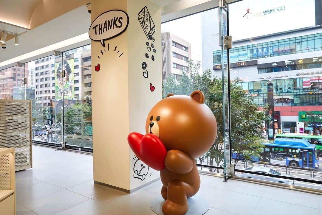 LINE FRIENDSさんのインスタグラム写真 - (LINE FRIENDSInstagram)「Welcome to #LINEFRIENDSSTORE #GANGNAM, Please enjoy! 🎉  Grand Opening #LINEFRIENDSSTORE #GANGNAM  FIND OUT MORE) ❣️Store info- Link in bio ❣️Location- 437 Gangnam-Daero, Seocho-Gu, Seoul ❣️Store Hours- 10:30-22:30  #TakeMeToGangnam #MeetInGangnam #LINEFRIENDS」8月9日 11時05分 - linefriends