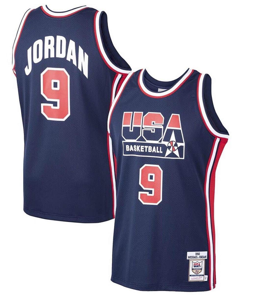 NBAさんのインスタグラム写真 - (NBAInstagram)「On the anniversary of the #DreamTeam winning 🥇...TAP to SHOP the @mitchellandness @usabasketball collection from @nbastore!」8月9日 11時09分 - nba