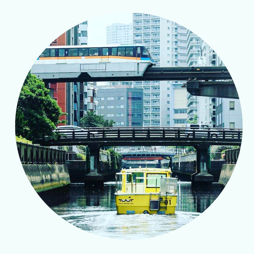TOKYO WATER TAXIさんのインスタグラム写真 - (TOKYO WATER TAXIInstagram)「芝浦、田町の街でシンクロ。 東京モノレールと東京ウォータータクシー❤️ #tokyo #東京裏水路 #ジオラマ #tokyowatertaxi #watertaxi #オリンピックの新交通網 #東京モノレール」8月9日 11時17分 - tokyowatertaxi