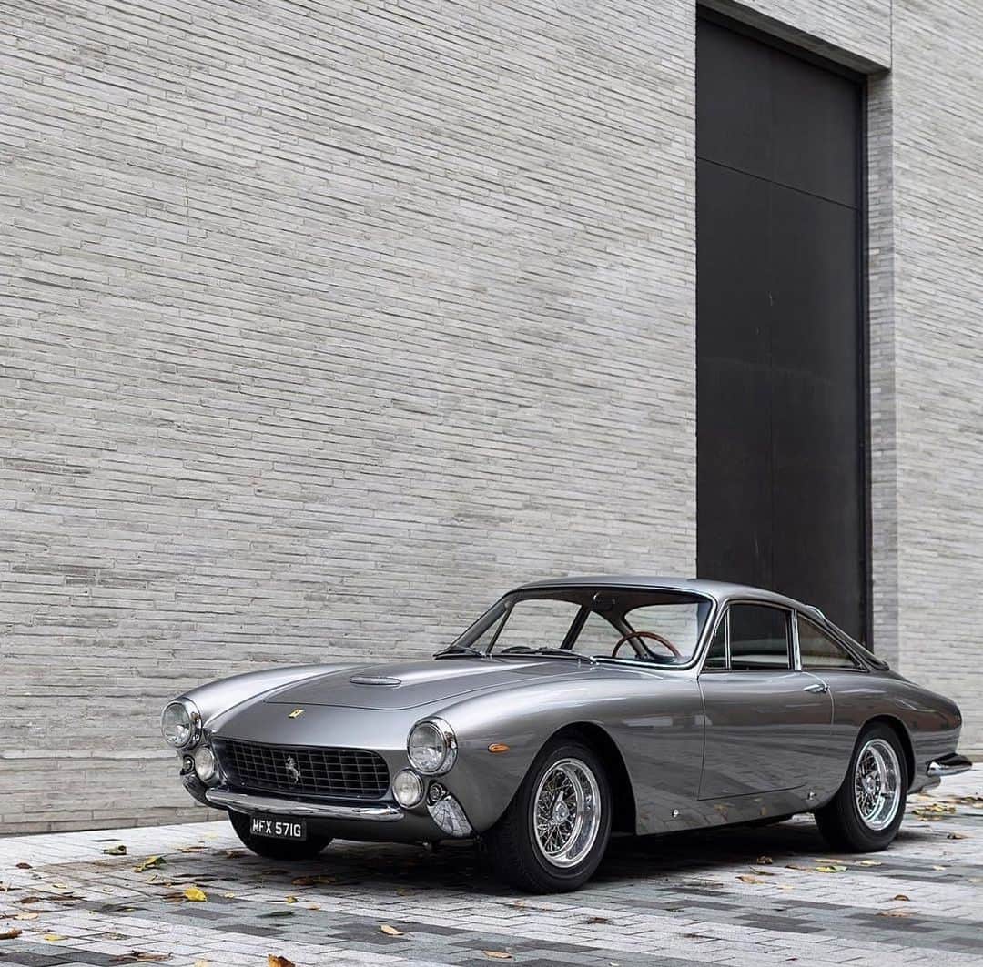 のインスタグラム：「Keep it classic. (photo by @thehorsepowershow) #MFPcars」