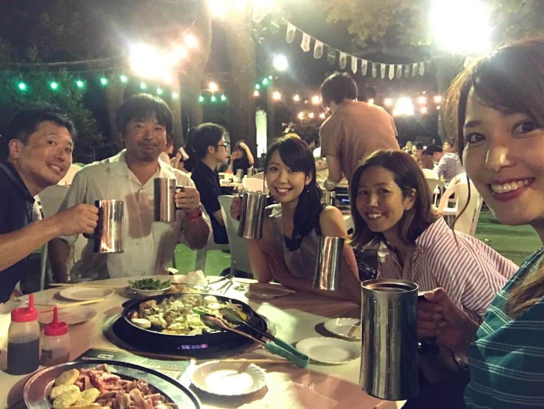 須黒清華のインスタグラム：「今週が始まったと思ったら、あっという間に金曜日😳 一週間って本当に早いですね💦 . 今週はこの夏初のビアガーデンへ🍻✨ フリースタイルスキーの梅原さん、モーグルの豪太さんと、島田アナ、鷲見アナ。 冬競技なのに夏の会✨ . 暑い中飲むキンキンに冷えたビールは最高😋 お肉も美味しく、いっぱい食べてしまいました🥩 この夏絶好調な私の胃腸… 夏バテどころか逆に太りそうです💦笑 . #ビアガーデン #beer #beergarden #ジンギスカン #フリースタイルスキー #モーグル #冬競技 #冬のオリンピック #島田アナ #鷲見玲奈 #夏 #summer」